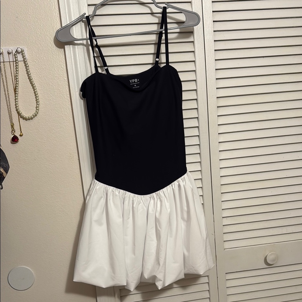 ABERCROMBIE SPORT DRESS WHITE AND WHITE/ BUBBLE SKIRT- YPB COLLECTION- BRAND NEW